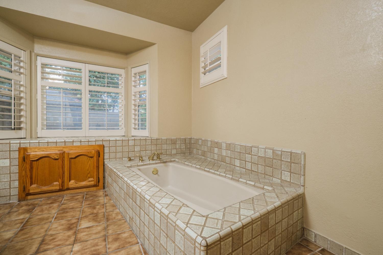 Detail Gallery Image 34 of 79 For 3574 El Ricon Way, Sacramento,  CA 95864 - 3 Beds | 2/1 Baths