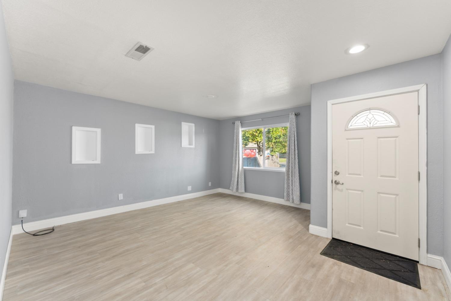 Detail Gallery Image 6 of 46 For 1457 Hollingsworth Dr, Lincoln,  CA 95648 - 4 Beds | 2 Baths