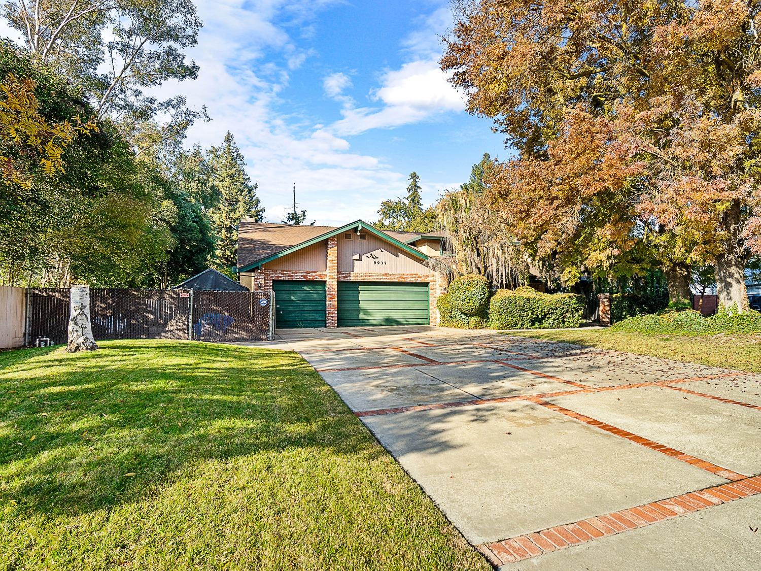 Detail Gallery Image 5 of 63 For 9937 Laron Ct, Stockton,  CA 95212 - 5 Beds | 3 Baths