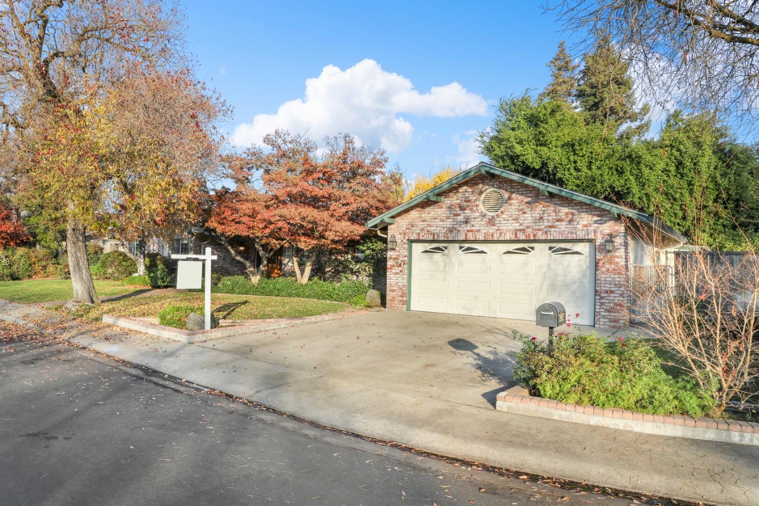 Detail Gallery Image 4 of 33 For 3304 Lancashire Ln, Modesto,  CA 95350 - 4 Beds | 2/1 Baths