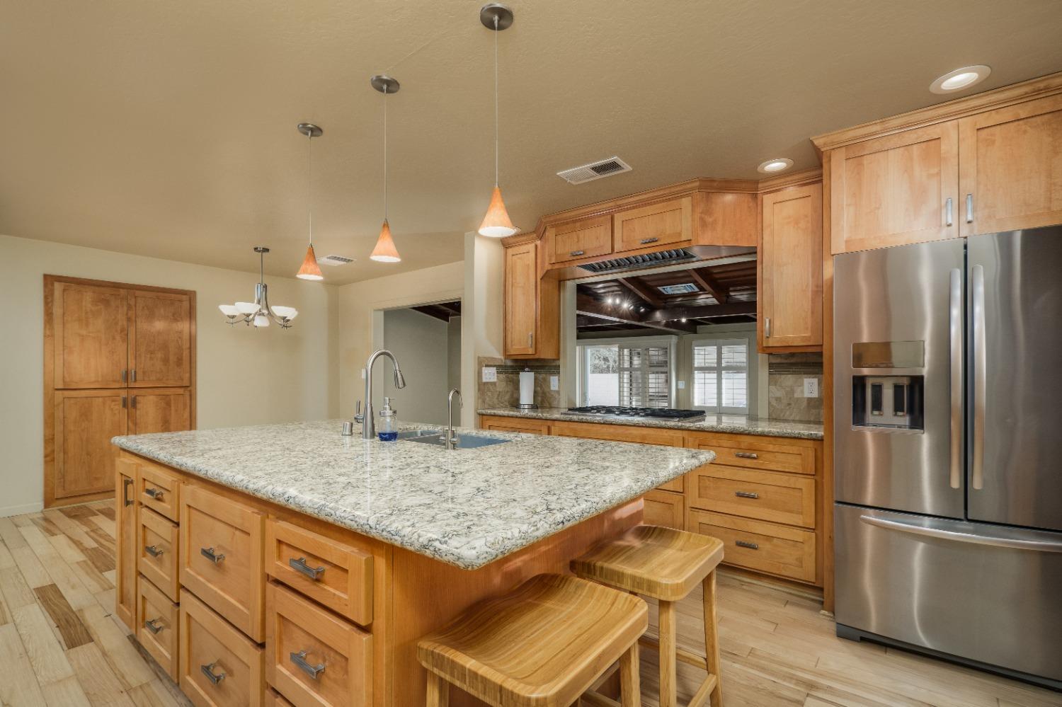 Detail Gallery Image 2 of 79 For 3574 El Ricon Way, Sacramento,  CA 95864 - 3 Beds | 2/1 Baths