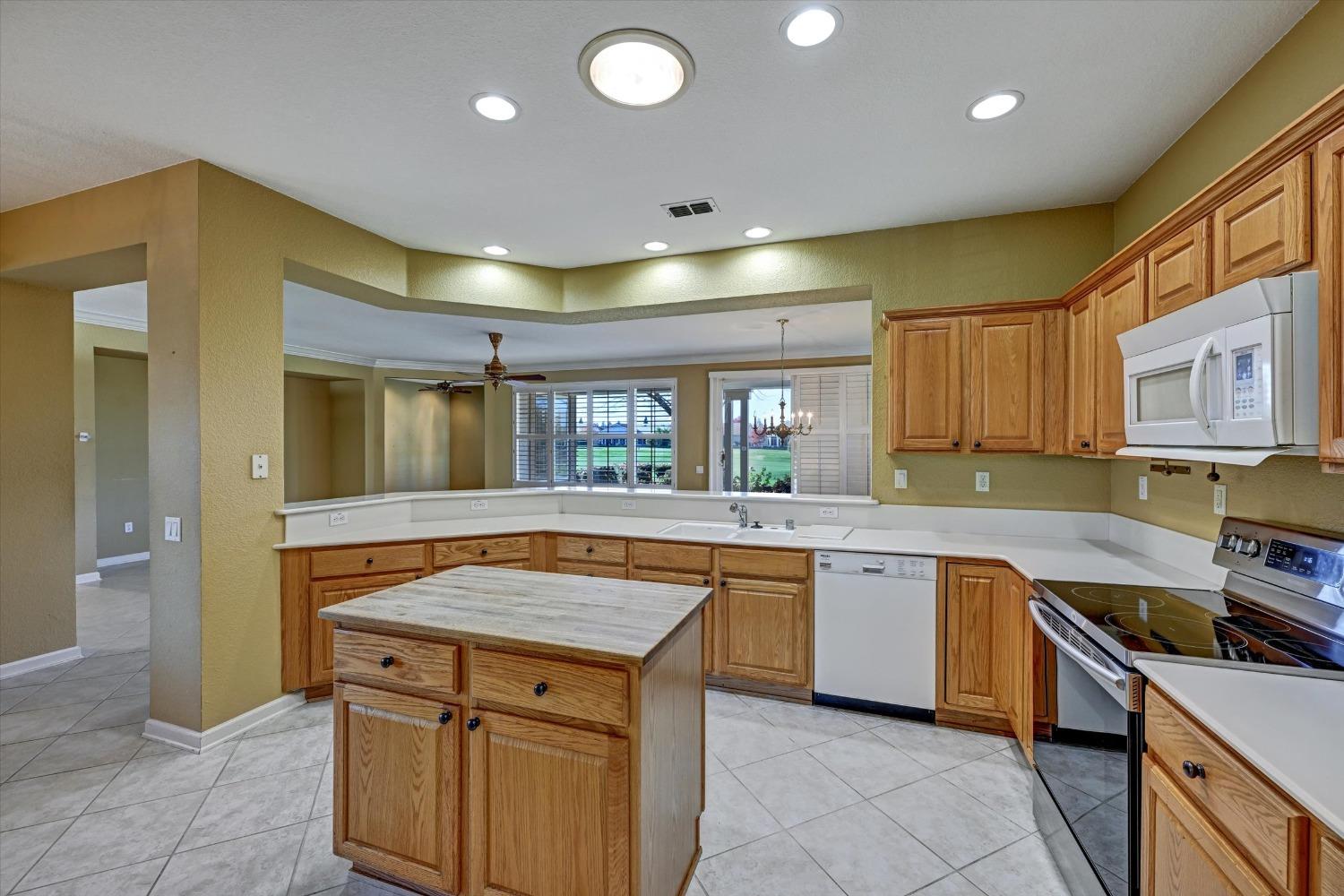 Detail Gallery Image 10 of 29 For 6361 Buckskin Ln, Roseville,  CA 95747 - 2 Beds | 2 Baths