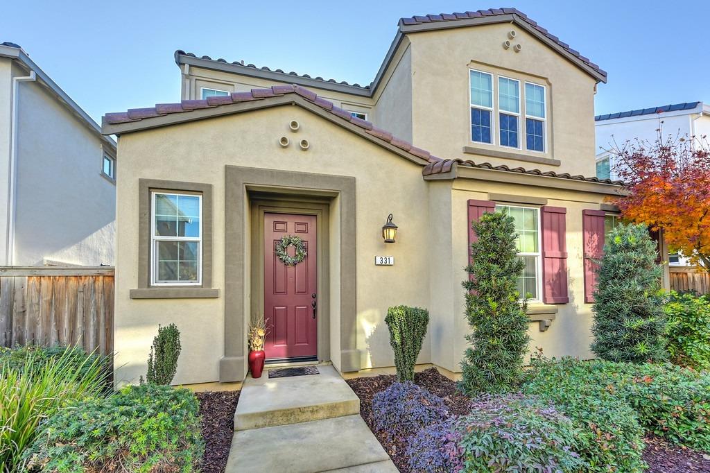 Detail Gallery Image 1 of 57 For 331 Colner Cir, Folsom,  CA 95630 - 3 Beds | 2/1 Baths