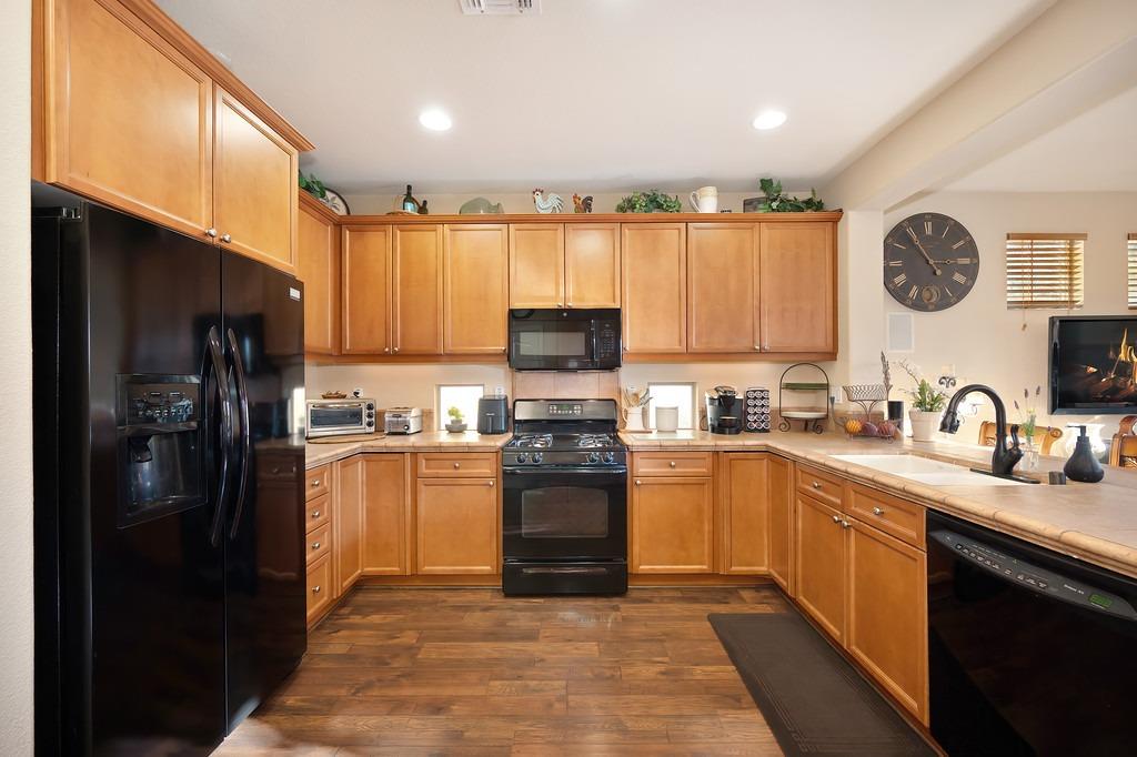 Detail Gallery Image 9 of 64 For 1691 Ballou Cir, Folsom,  CA 95630 - 4 Beds | 2/1 Baths