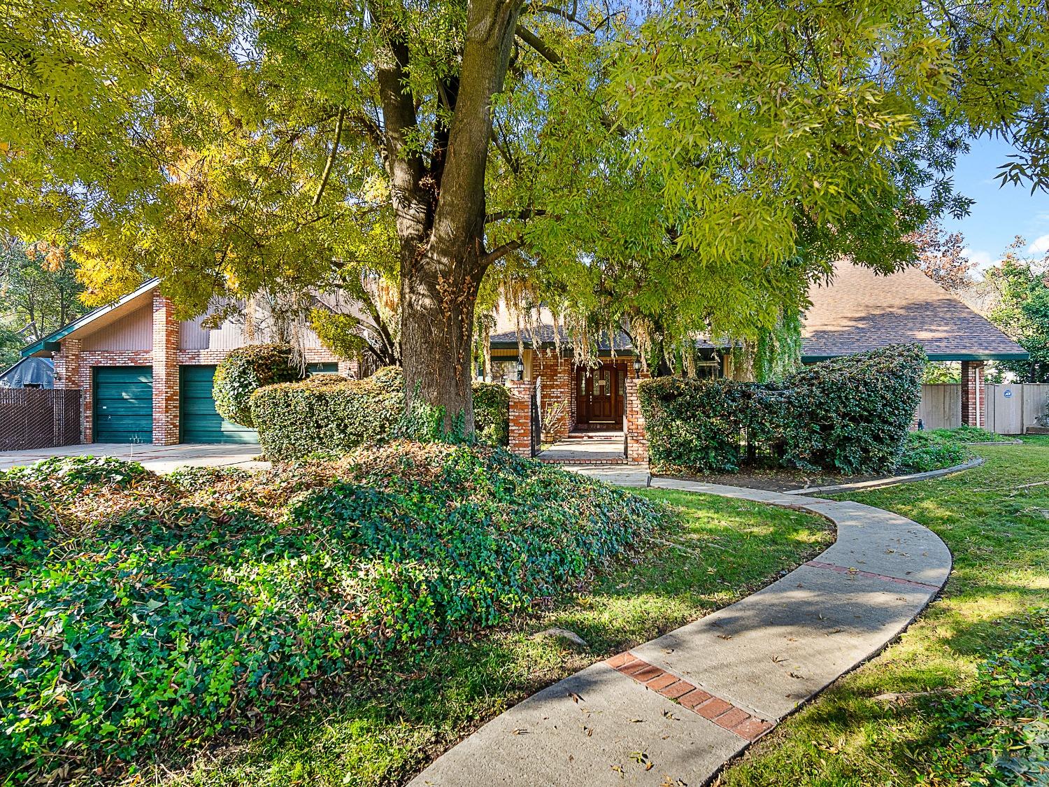 Detail Gallery Image 1 of 63 For 9937 Laron Ct, Stockton,  CA 95212 - 5 Beds | 3 Baths