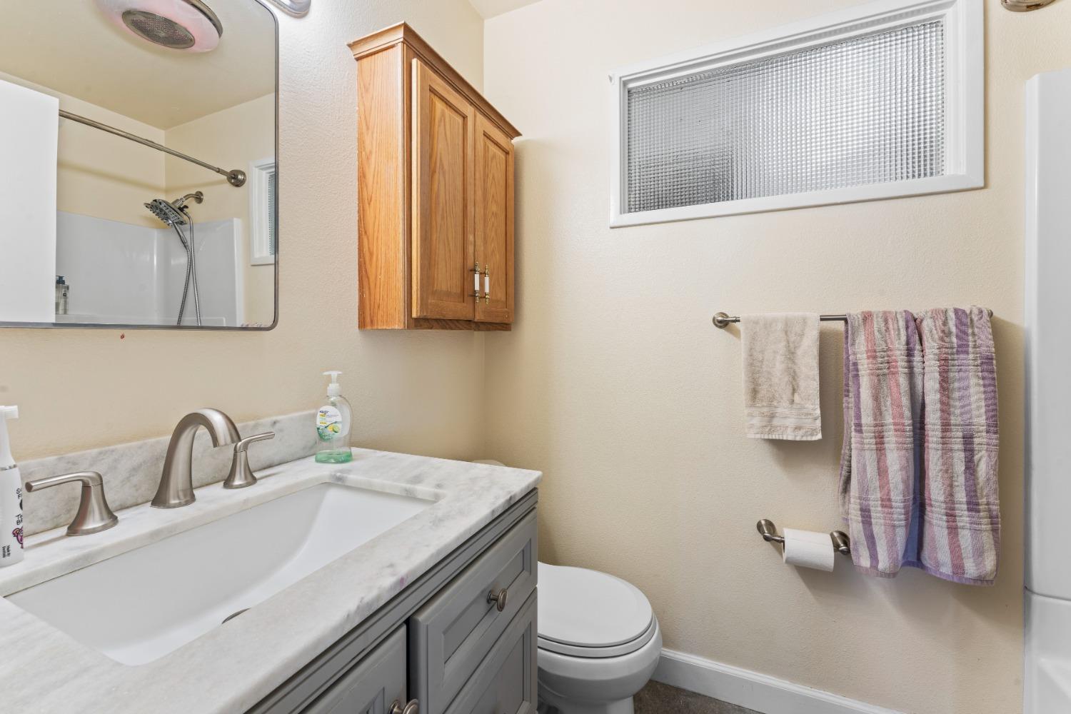 Detail Gallery Image 7 of 12 For 6942 Forman Way, Sacramento,  CA 95828 - 3 Beds | 2 Baths