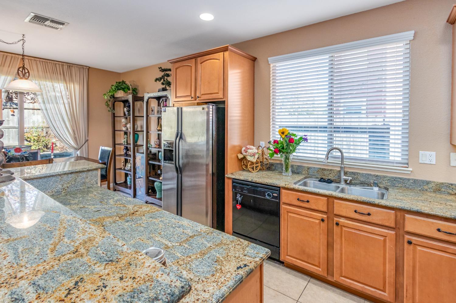 Detail Gallery Image 18 of 39 For 1233 Hillwood Loop, Lincoln,  CA 95648 - 4 Beds | 2/1 Baths