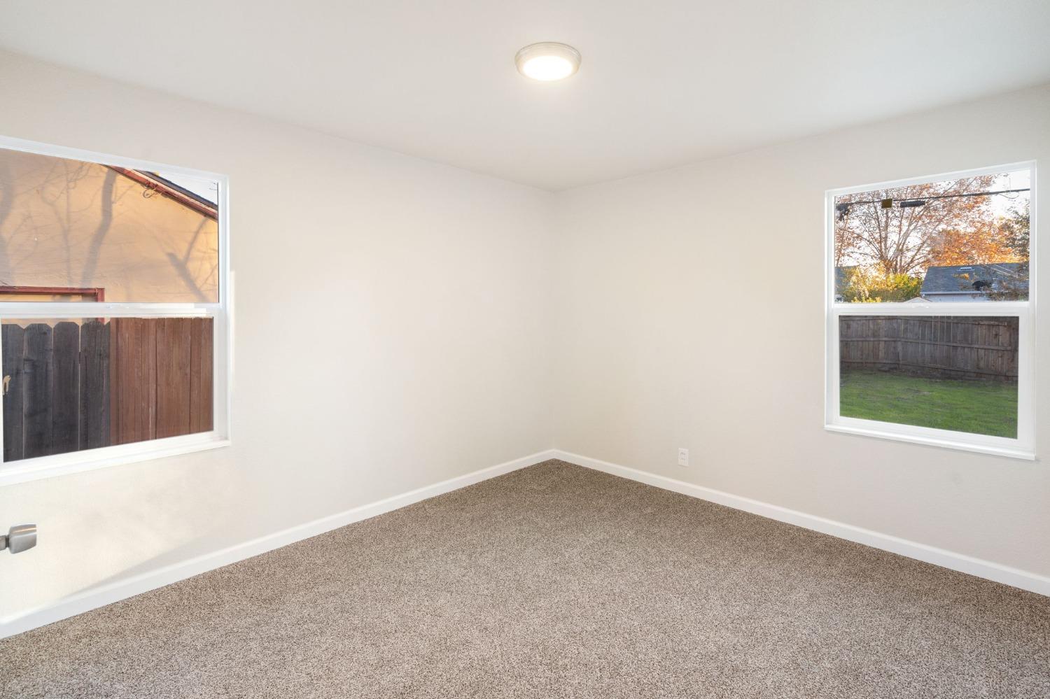 Detail Gallery Image 11 of 21 For 1448 London St, Sacramento,  CA 95822 - 3 Beds | 1 Baths