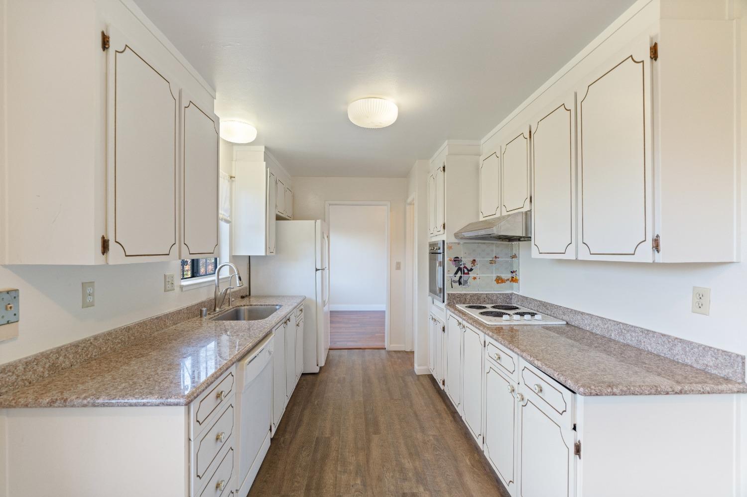 Detail Gallery Image 14 of 44 For 4918 Plaza Cir, Richmond,  CA 94804 - 4 Beds | 2/1 Baths