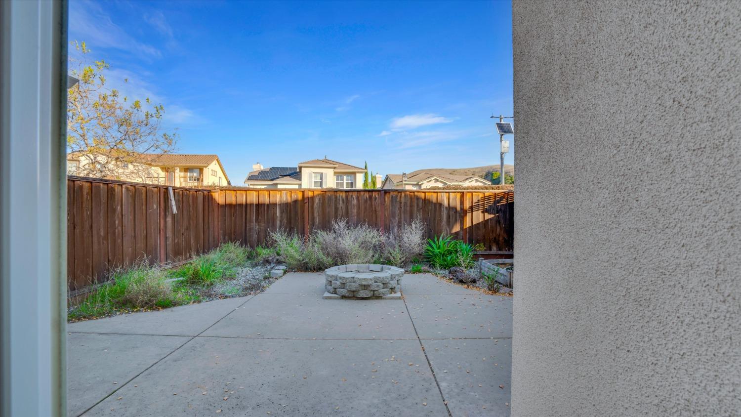 Detail Gallery Image 26 of 28 For 7341 Longmont Loop, Castro Valley,  CA 94552 - 3 Beds | 2/1 Baths