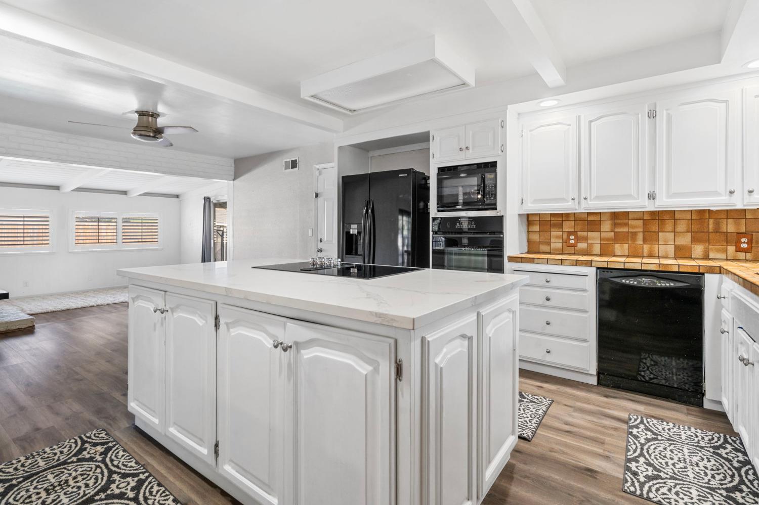 Detail Gallery Image 9 of 39 For 2019 Santa Rosa Way, Stockton,  CA 95209 - 3 Beds | 2 Baths