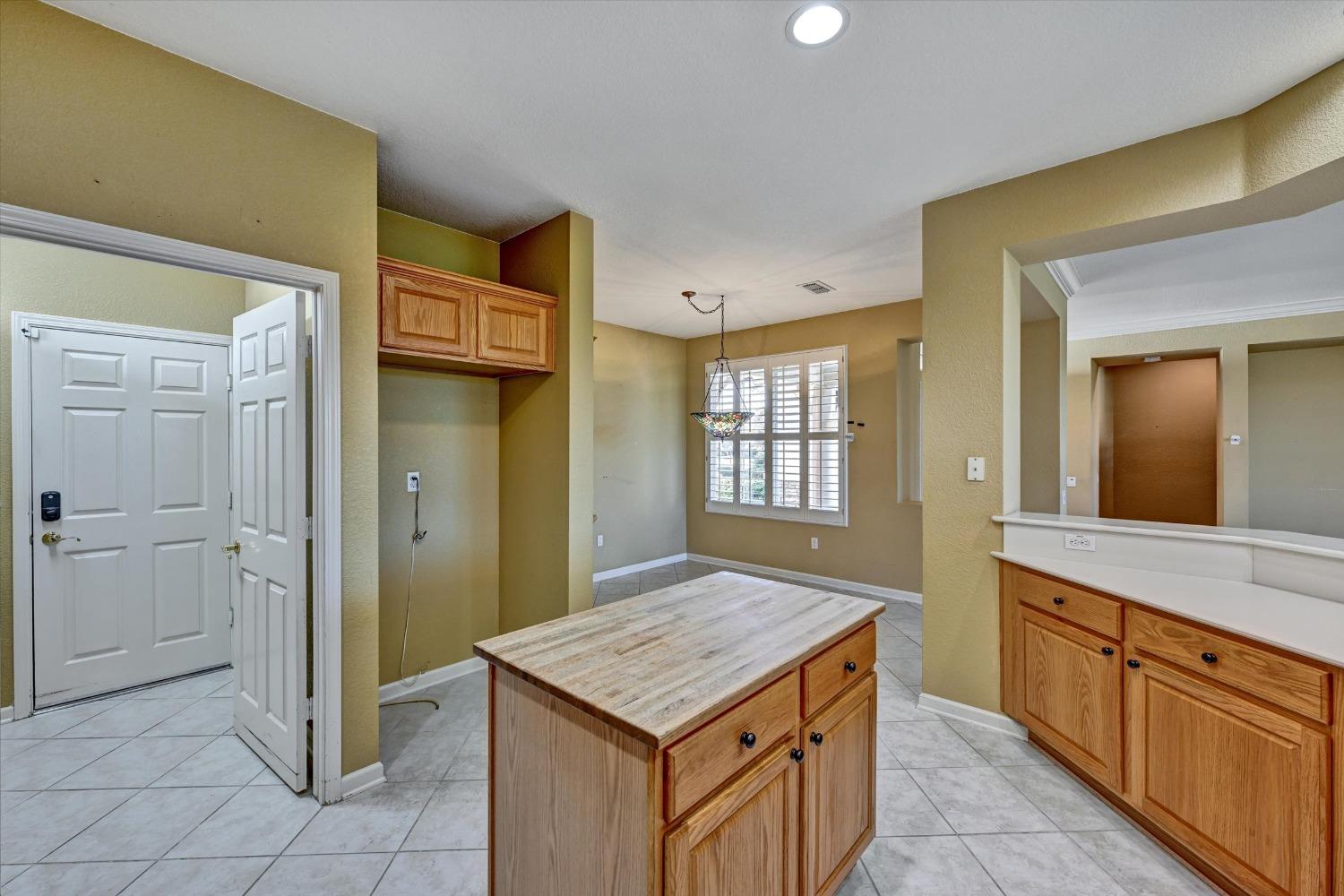 Detail Gallery Image 11 of 29 For 6361 Buckskin Ln, Roseville,  CA 95747 - 2 Beds | 2 Baths