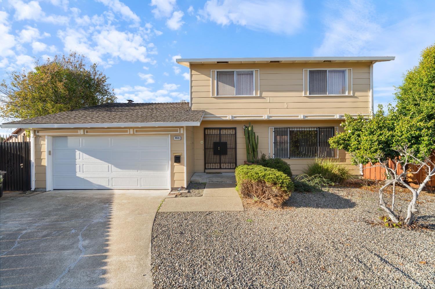 Detail Gallery Image 3 of 44 For 4918 Plaza Cir, Richmond,  CA 94804 - 4 Beds | 2/1 Baths