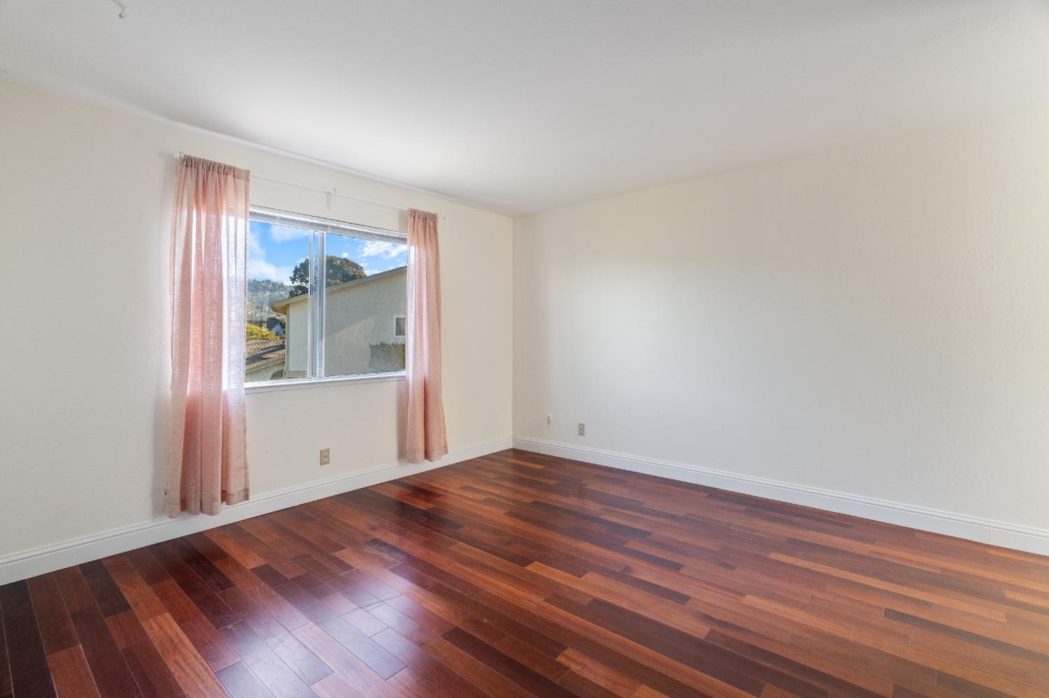 Detail Gallery Image 25 of 44 For 4918 Plaza Cir, Richmond,  CA 94804 - 4 Beds | 2/1 Baths