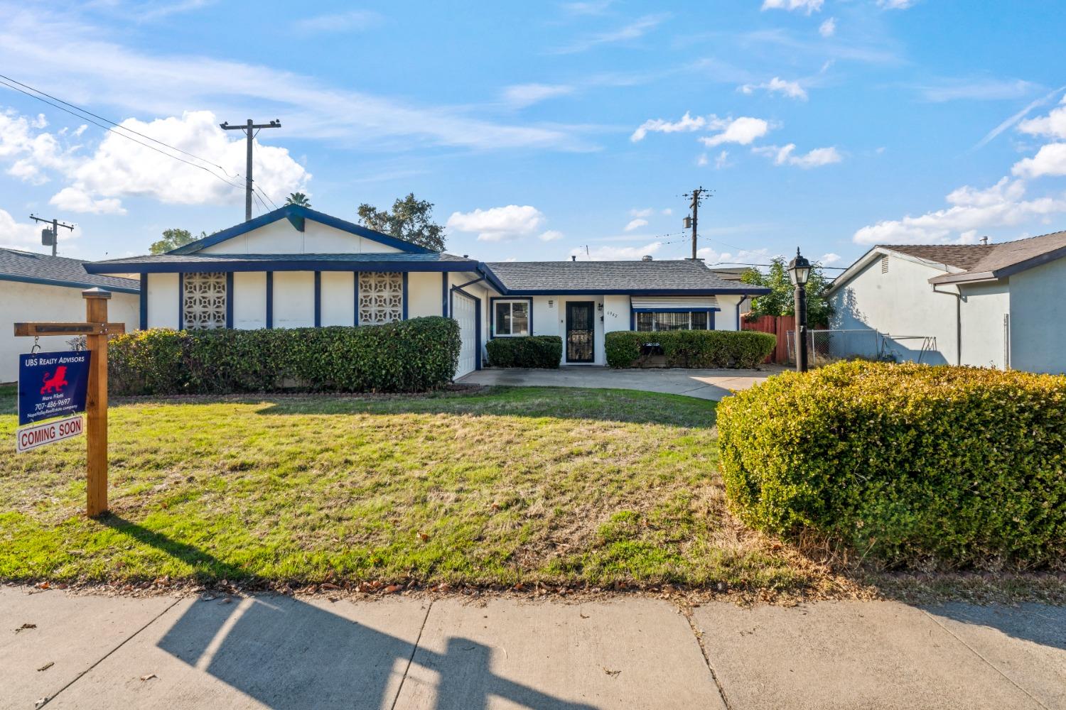 Detail Gallery Image 1 of 12 For 6942 Forman Way, Sacramento,  CA 95828 - 3 Beds | 2 Baths