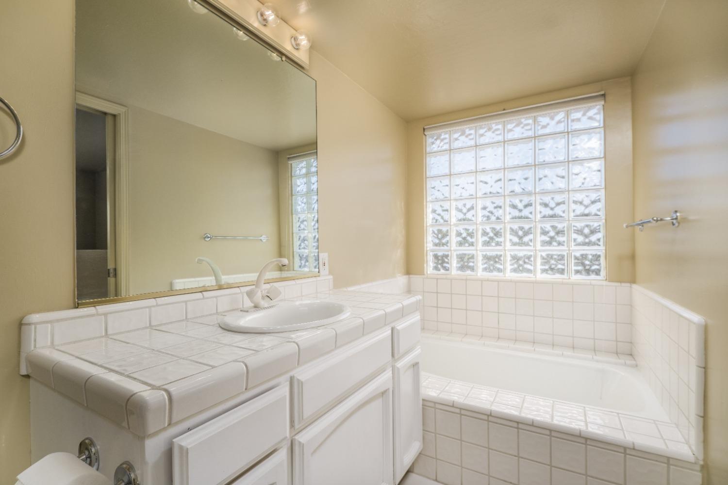 Detail Gallery Image 52 of 79 For 3574 El Ricon Way, Sacramento,  CA 95864 - 3 Beds | 2/1 Baths