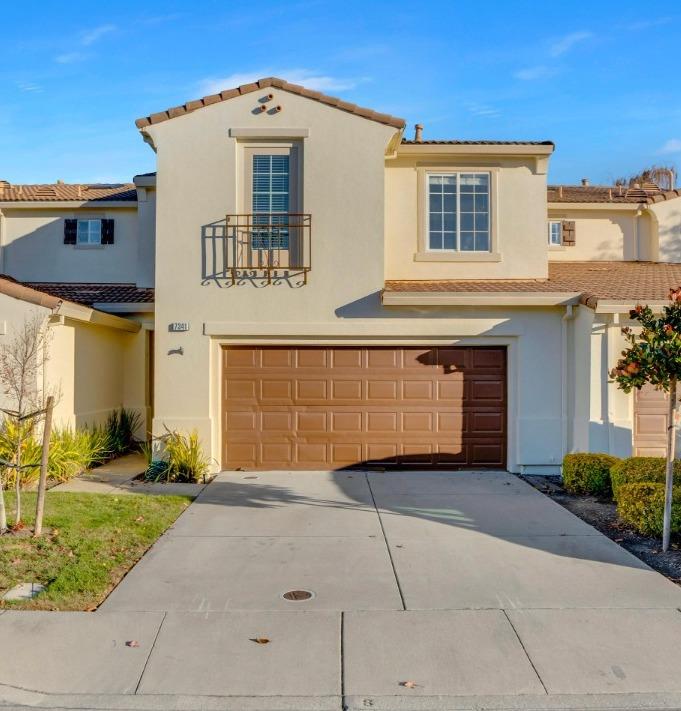 Detail Gallery Image 1 of 28 For 7341 Longmont Loop, Castro Valley,  CA 94552 - 3 Beds | 2/1 Baths