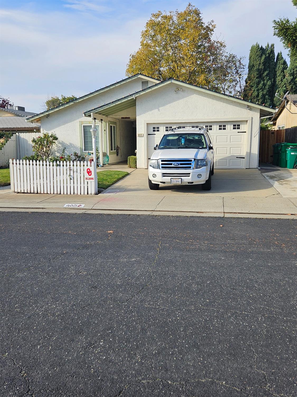 Detail Gallery Image 1 of 5 For 465 Cedar Ct, Lodi,  CA 95240 - 3 Beds | 2 Baths