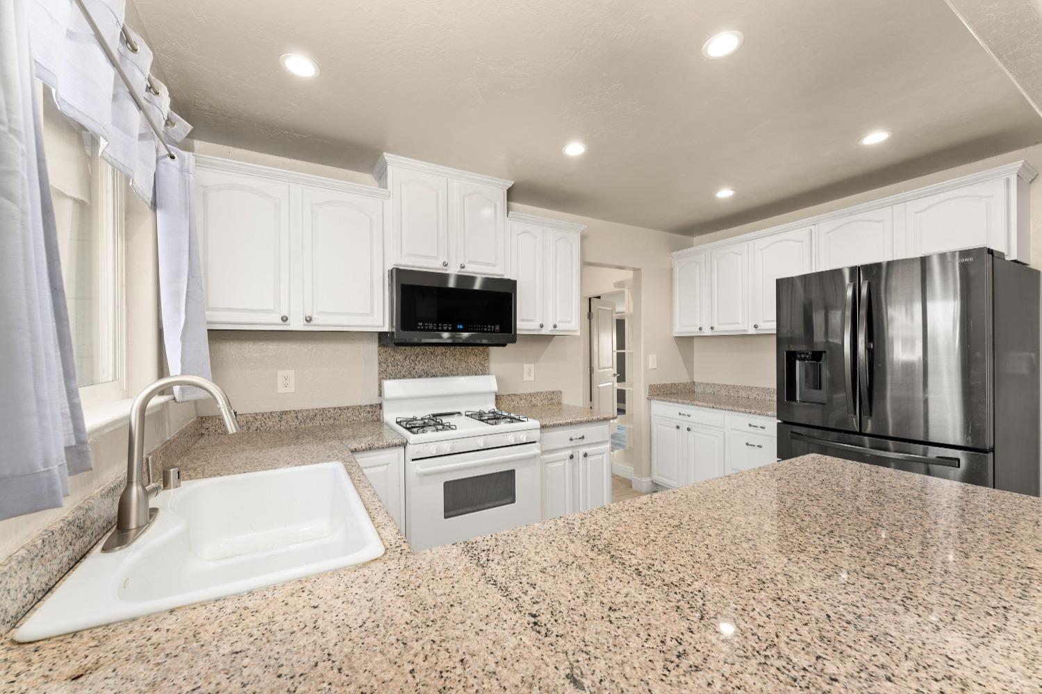 Detail Gallery Image 18 of 46 For 1457 Hollingsworth Dr, Lincoln,  CA 95648 - 4 Beds | 2 Baths