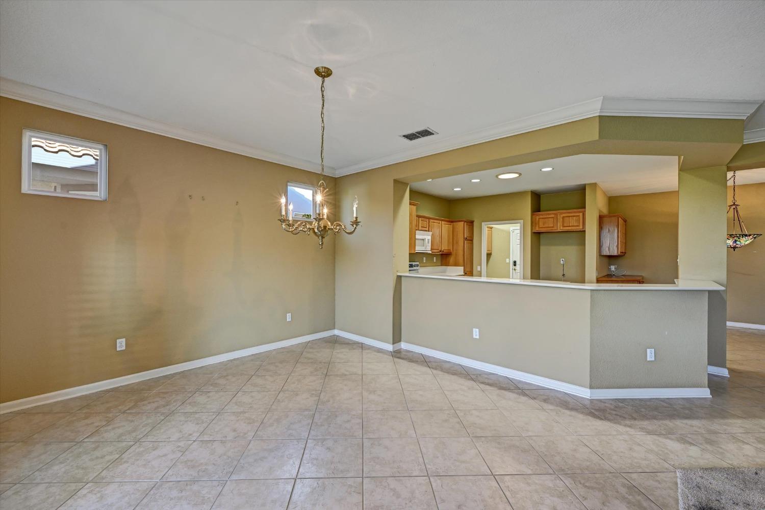 Detail Gallery Image 7 of 29 For 6361 Buckskin Ln, Roseville,  CA 95747 - 2 Beds | 2 Baths