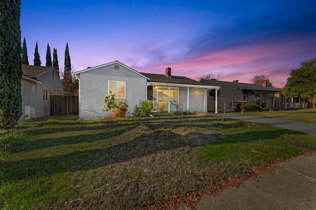 Detail Gallery Image 2 of 38 For 5656 Johns Dr, Sacramento,  CA 95822 - 3 Beds | 1 Baths