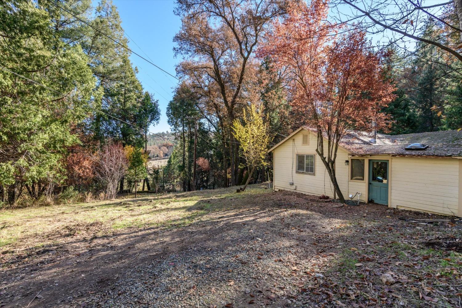 Detail Gallery Image 3 of 21 For 4954 Oak Hill Rd, Placerville,  CA 95667 - 2 Beds | 1 Baths