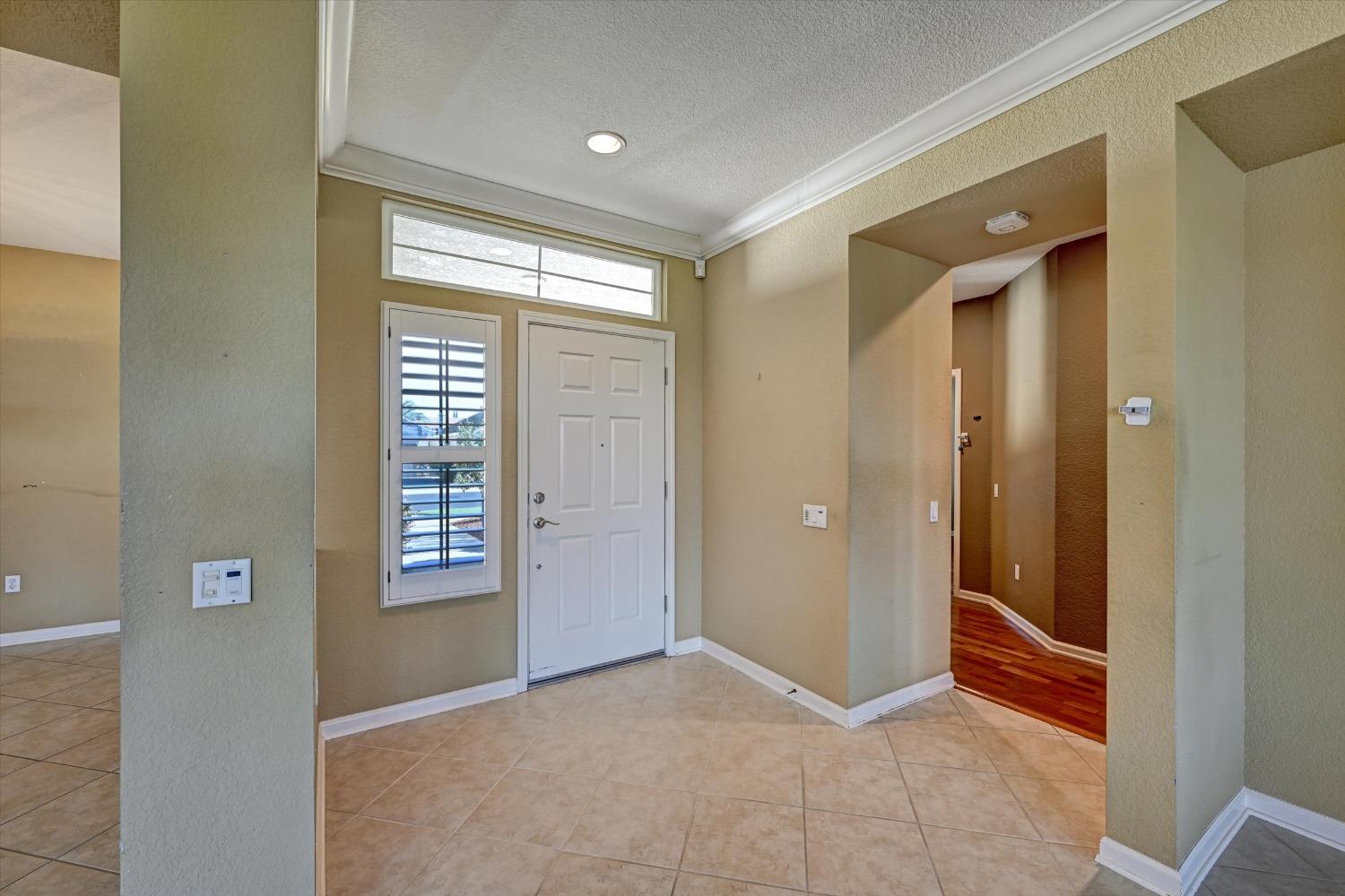 Detail Gallery Image 4 of 29 For 6361 Buckskin Ln, Roseville,  CA 95747 - 2 Beds | 2 Baths