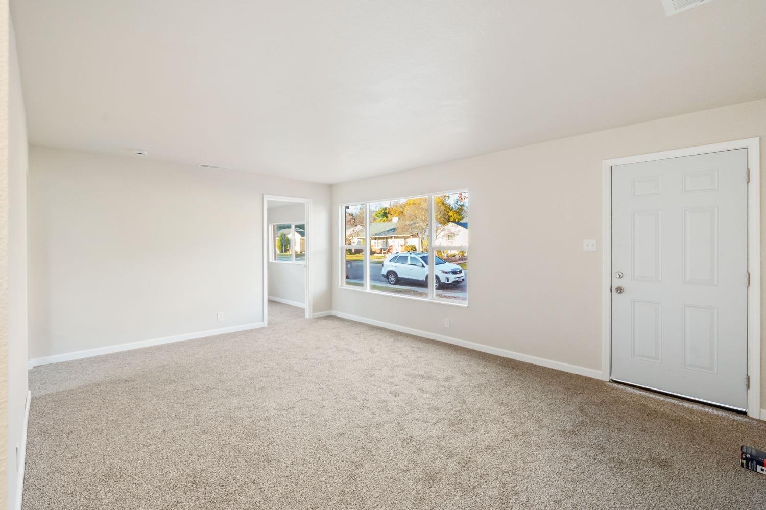 Detail Gallery Image 6 of 21 For 1448 London St, Sacramento,  CA 95822 - 3 Beds | 1 Baths