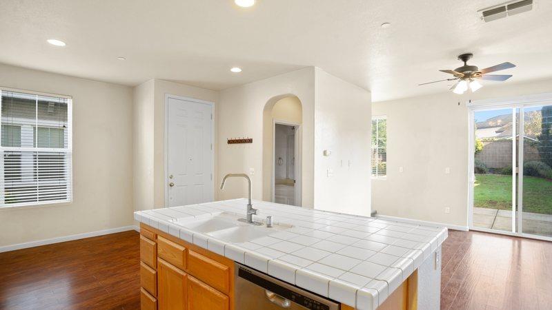 Detail Gallery Image 9 of 36 For 268 Phoenix Cir, Lincoln,  CA 95648 - 3 Beds | 2/1 Baths