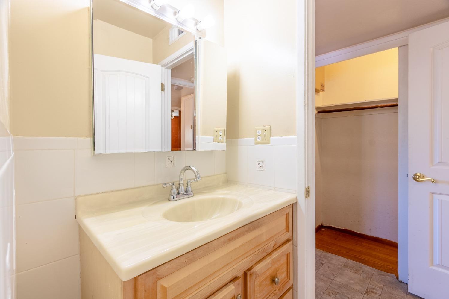 Detail Gallery Image 22 of 34 For 1949 Newport Ave, Sacramento,  CA 95822 - 3 Beds | 2 Baths