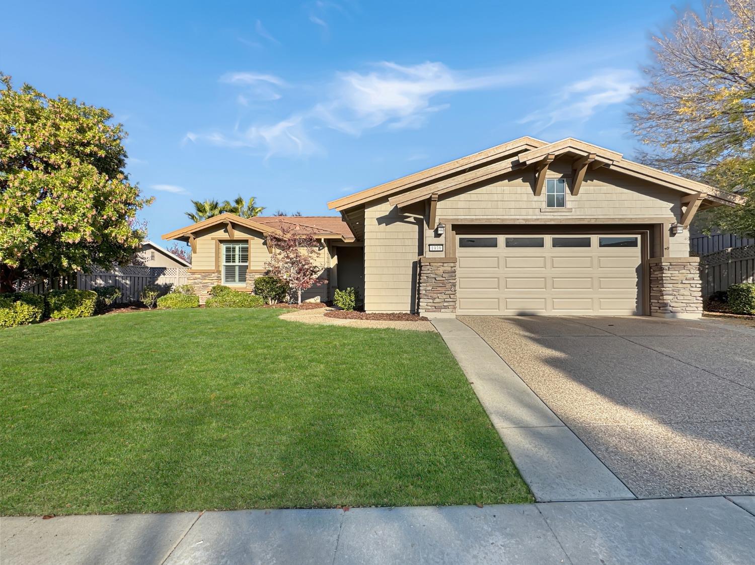 Detail Gallery Image 5 of 39 For 1939 Grand Pheasant Ln, Lincoln,  CA 95648 - 2 Beds | 2 Baths