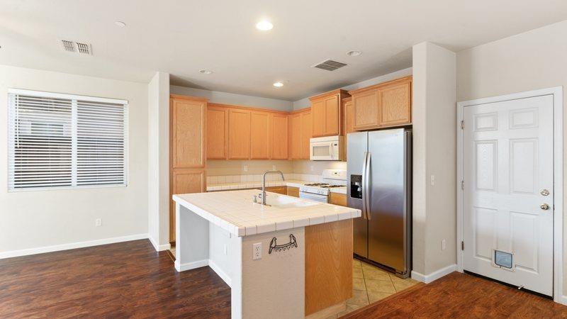 Detail Gallery Image 6 of 36 For 268 Phoenix Cir, Lincoln,  CA 95648 - 3 Beds | 2/1 Baths