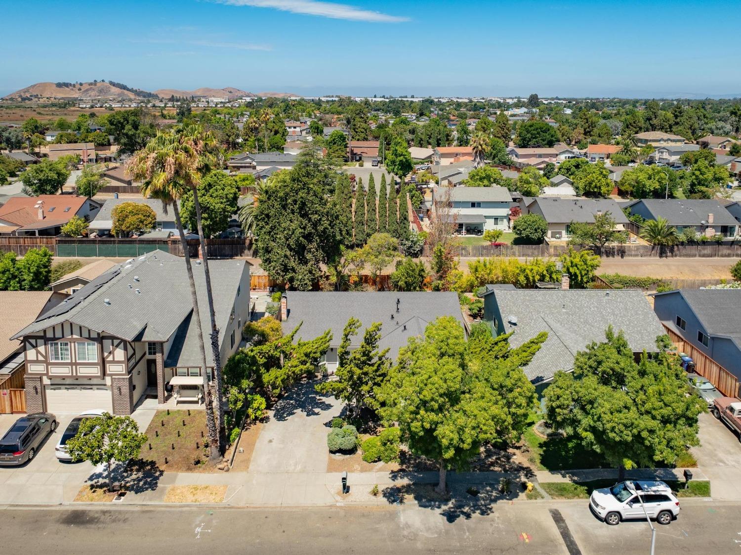 Detail Gallery Image 4 of 33 For 8159 Peachtree Ave, Newark,  CA 94560 - 4 Beds | 2 Baths