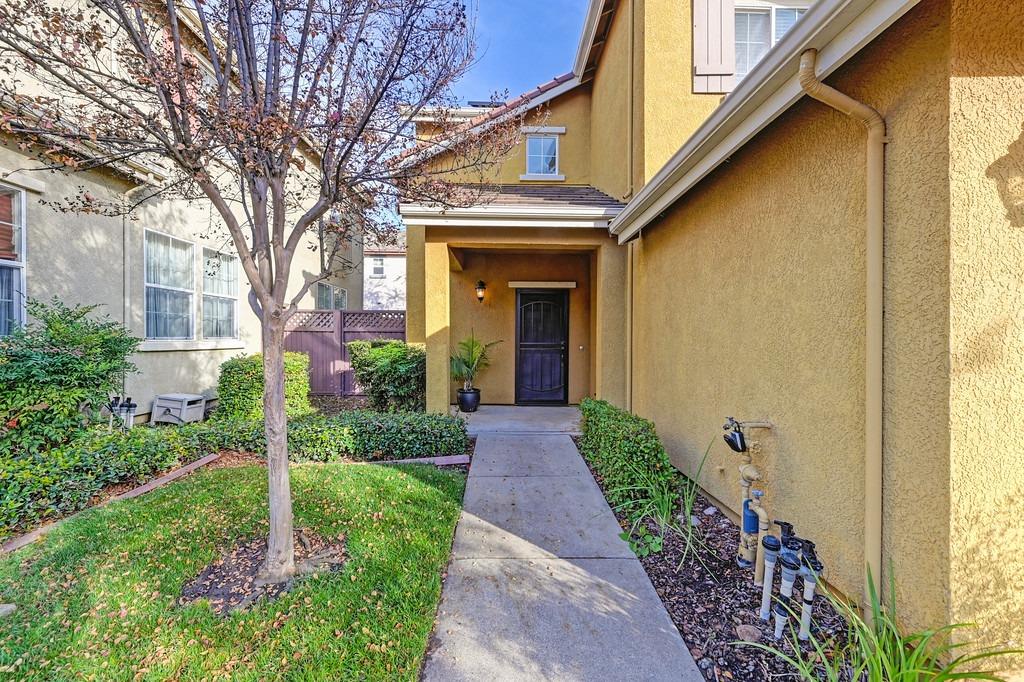 Detail Gallery Image 2 of 40 For 1372 Landmark Cir, Lincoln,  CA 95648 - 3 Beds | 2/1 Baths