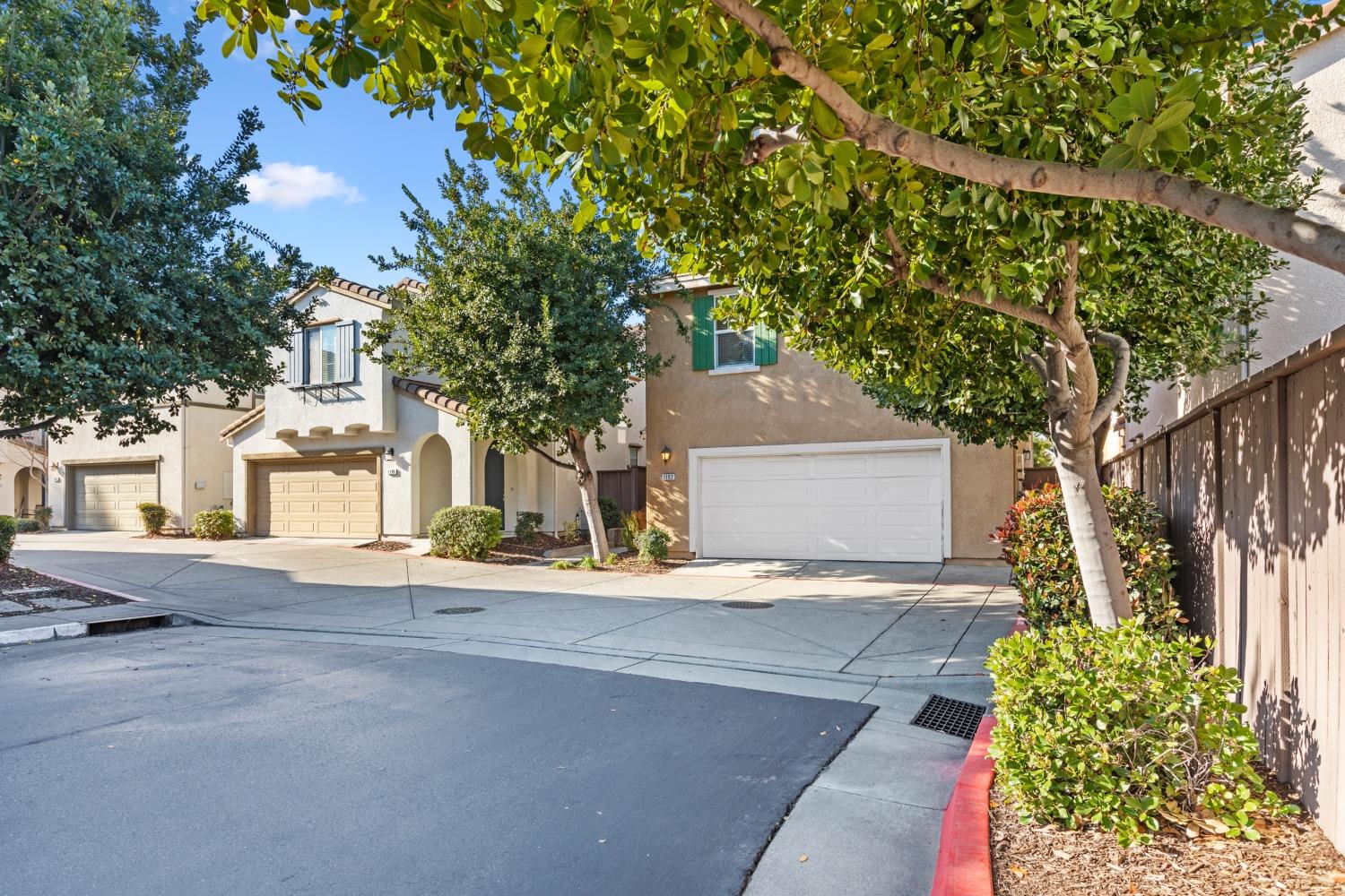 Detail Gallery Image 2 of 44 For 1192 Impressionist Loop, Roseville,  CA 95747 - 3 Beds | 2/1 Baths