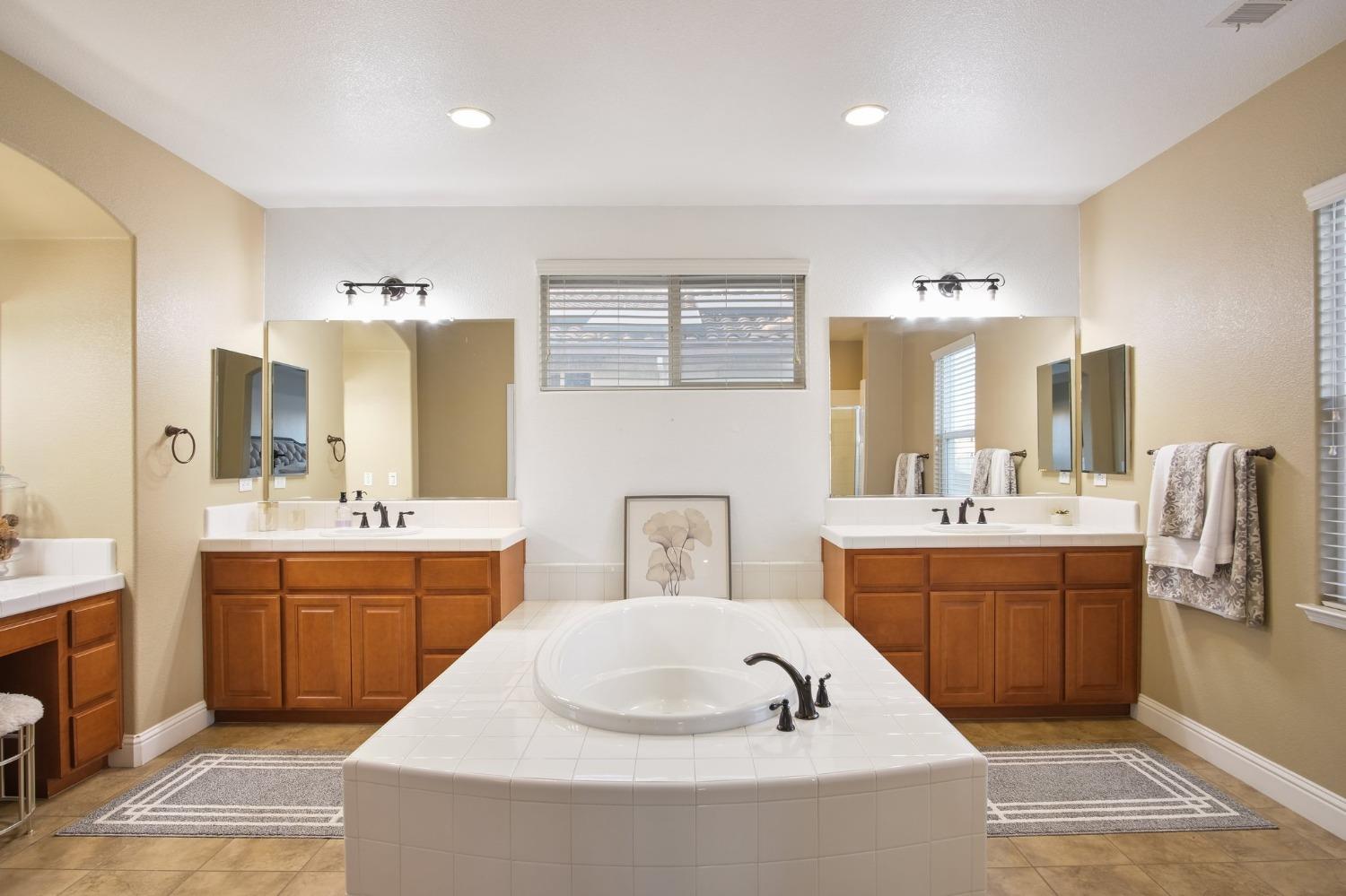 Detail Gallery Image 27 of 51 For 16834 Train Station Ct, Lathrop,  CA 95330 - 5 Beds | 3/1 Baths