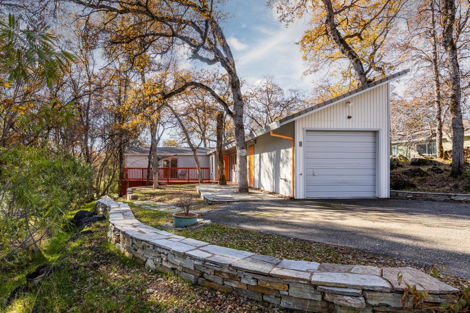 Detail Gallery Image 1 of 29 For 17719 Silver Pine Dr, Penn Valley,  CA 95946 - 3 Beds | 2 Baths