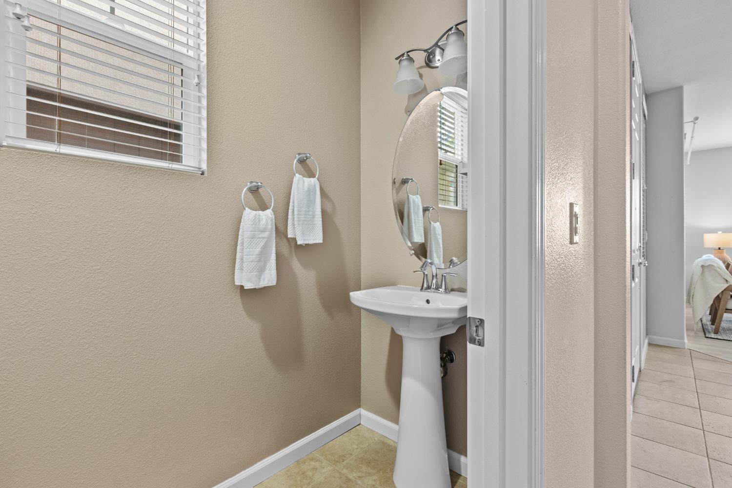 Detail Gallery Image 16 of 44 For 1192 Impressionist Loop, Roseville,  CA 95747 - 3 Beds | 2/1 Baths