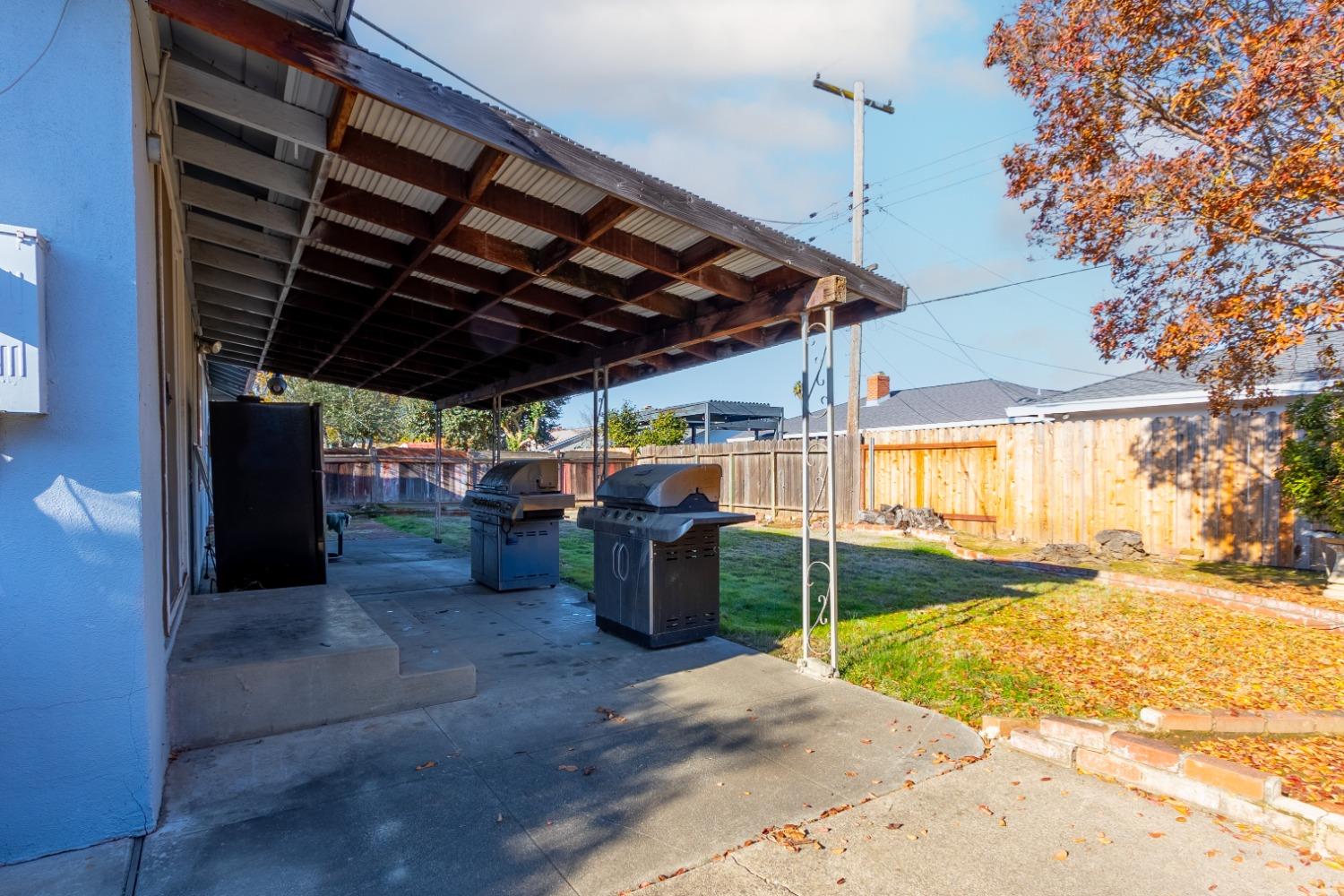 Detail Gallery Image 13 of 34 For 1949 Newport Ave, Sacramento,  CA 95822 - 3 Beds | 2 Baths