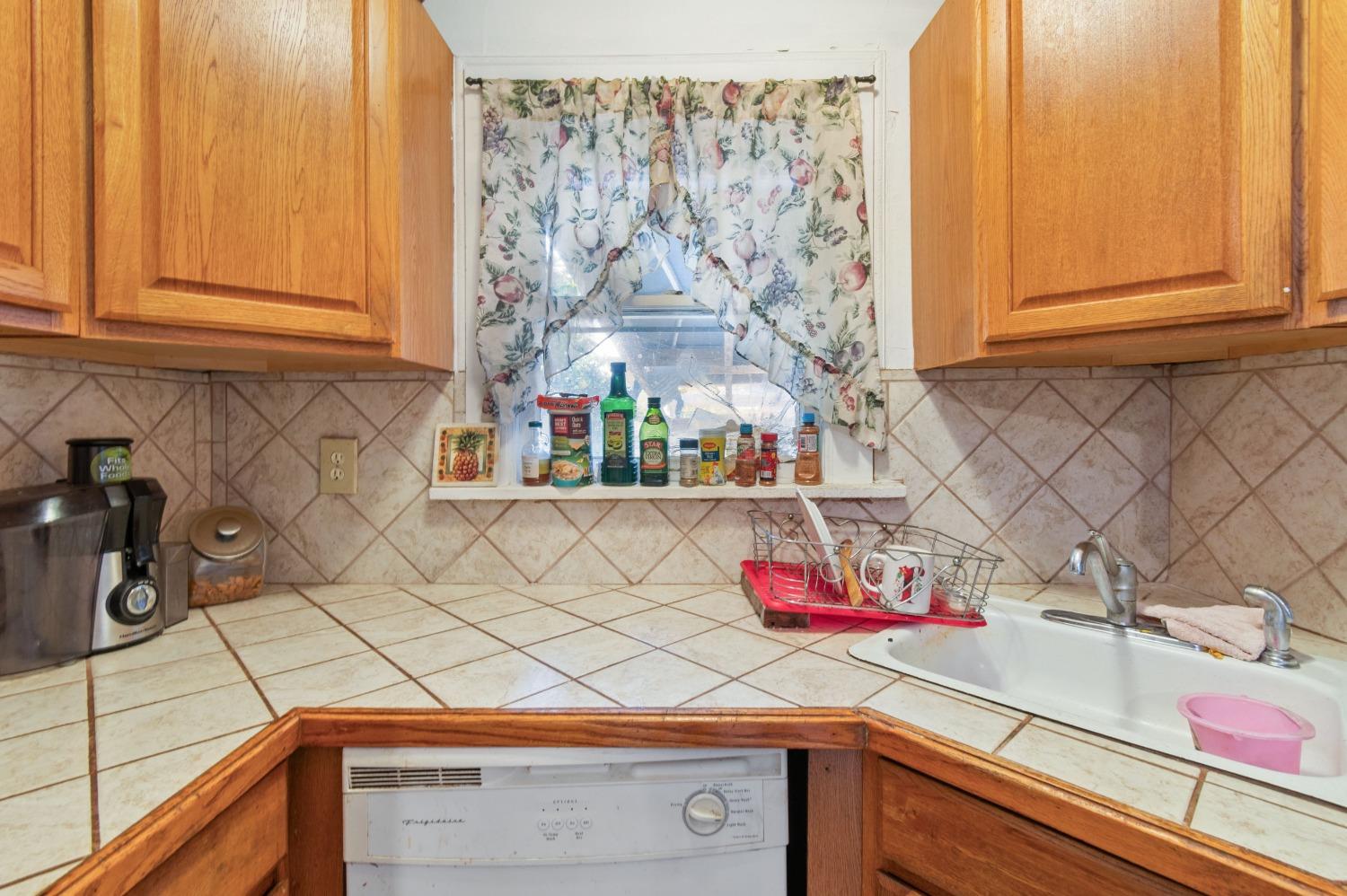 Detail Gallery Image 6 of 13 For 117 N Garfield St, Lodi,  CA 95240 - 2 Beds | 1 Baths