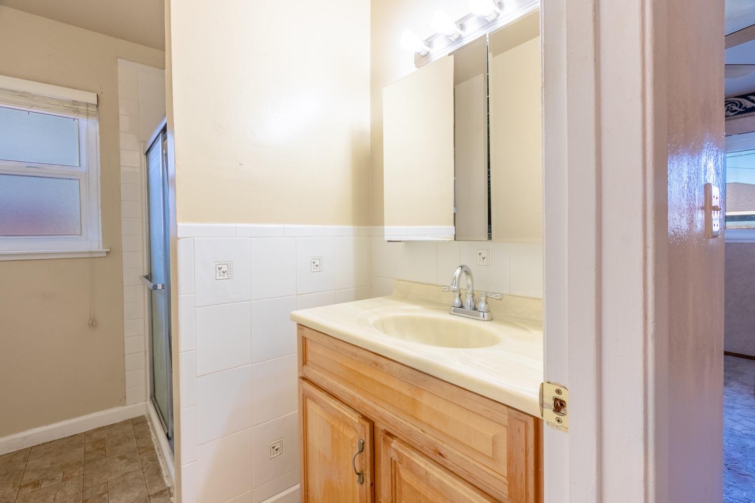 Detail Gallery Image 21 of 34 For 1949 Newport Ave, Sacramento,  CA 95822 - 3 Beds | 2 Baths