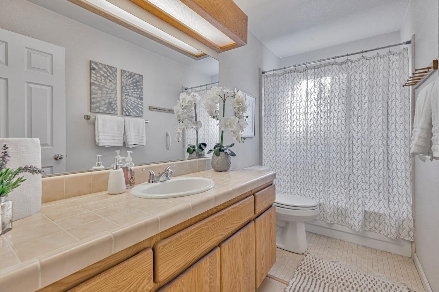 Detail Gallery Image 8 of 42 For 5136 Walnut Place Ln, Carmichael,  CA 95608 - 3 Beds | 2 Baths