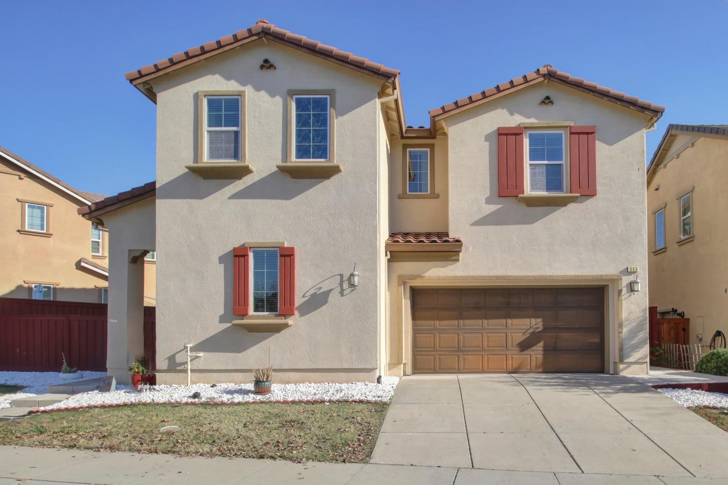 Detail Gallery Image 1 of 45 For 906 Blossom Rock Ln, Folsom,  CA 95630 - 3 Beds | 2/1 Baths