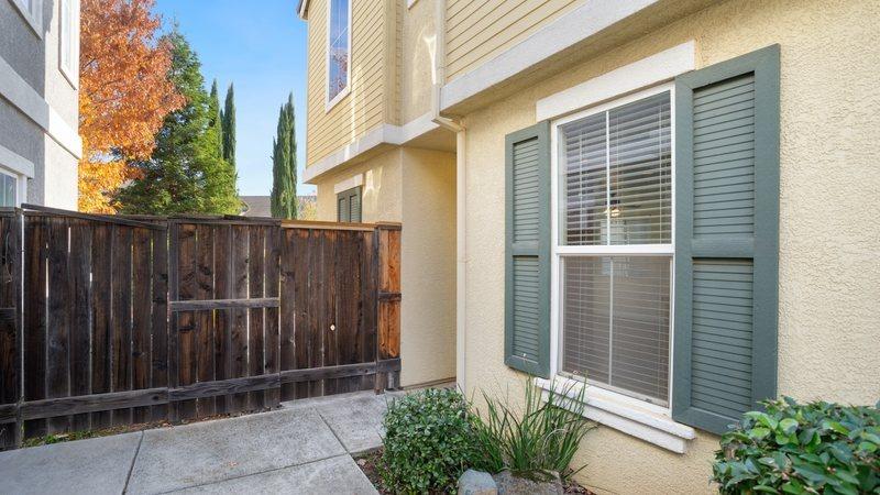 Detail Gallery Image 2 of 36 For 268 Phoenix Cir, Lincoln,  CA 95648 - 3 Beds | 2/1 Baths