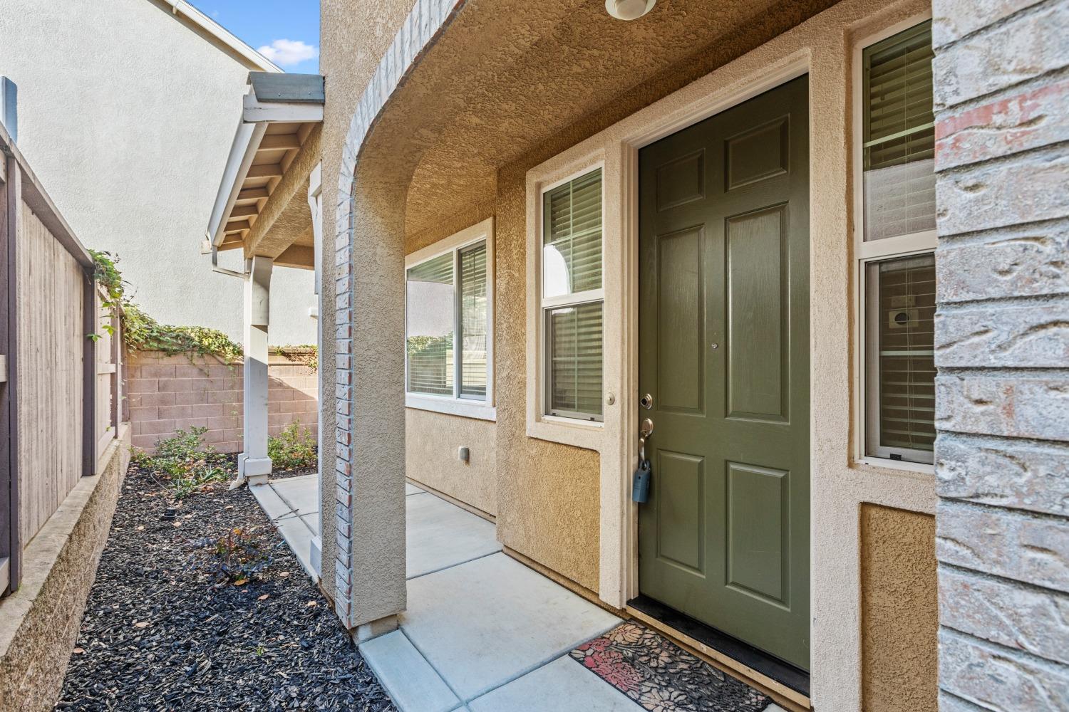 Detail Gallery Image 4 of 44 For 1192 Impressionist Loop, Roseville,  CA 95747 - 3 Beds | 2/1 Baths