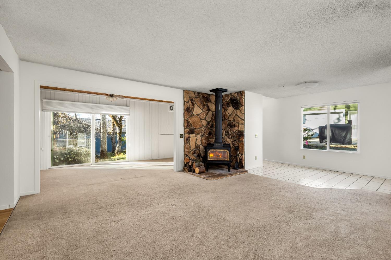 Detail Gallery Image 3 of 29 For 17719 Silver Pine Dr, Penn Valley,  CA 95946 - 3 Beds | 2 Baths