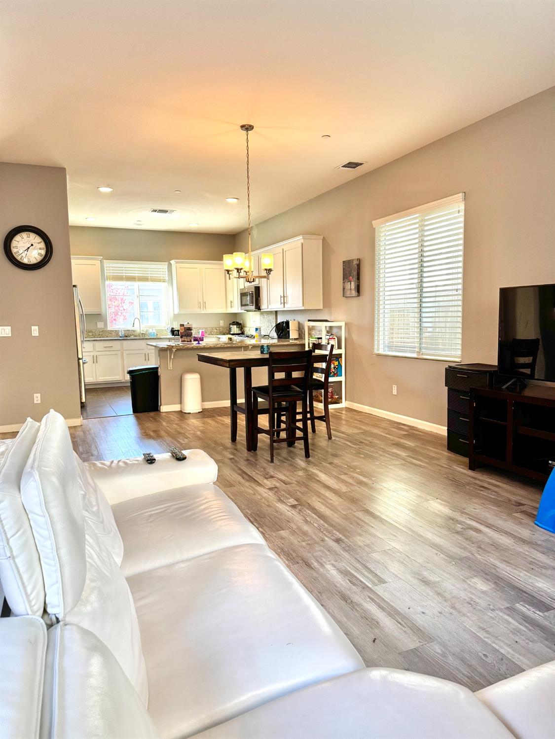 Detail Gallery Image 3 of 7 For 4124 Adriatic Sea Way, Sacramento,  CA 95834 - 3 Beds | 2/1 Baths