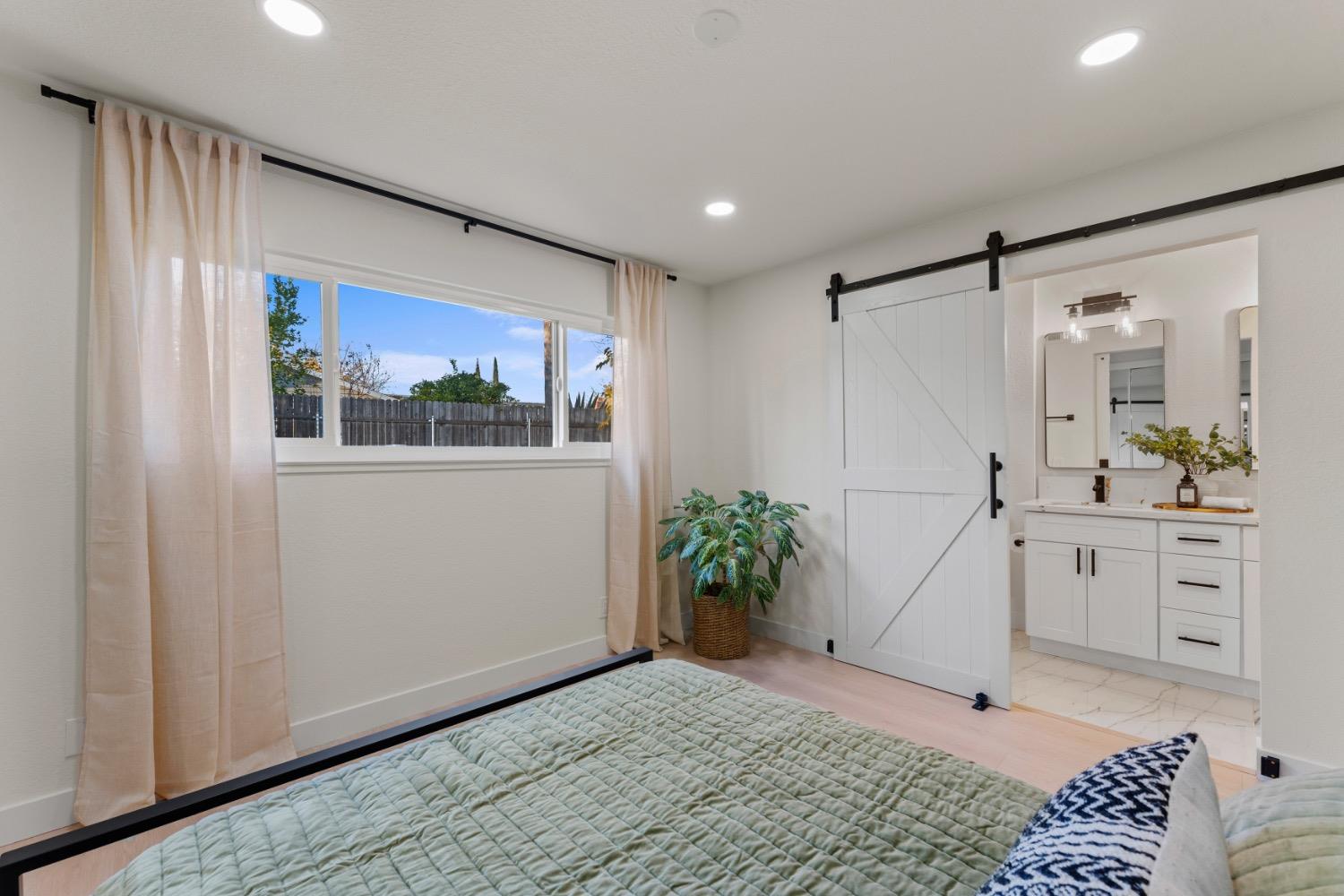 Detail Gallery Image 12 of 27 For 7033 Buskirk Dr., Sacramento,  CA 95842 - 3 Beds | 2 Baths