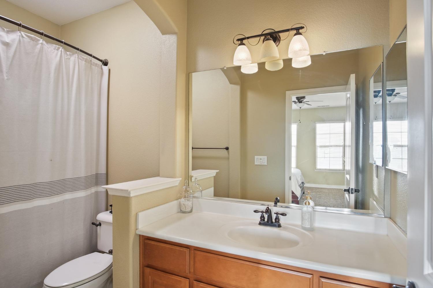 Detail Gallery Image 30 of 51 For 16834 Train Station Ct, Lathrop,  CA 95330 - 5 Beds | 3/1 Baths