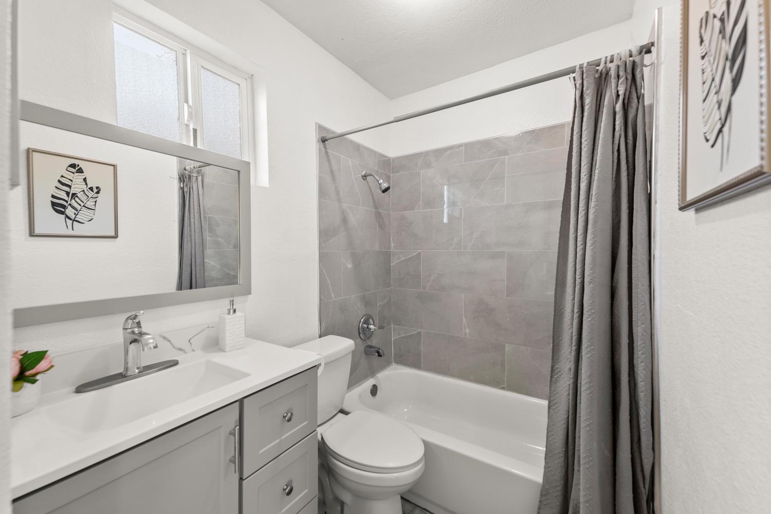 Detail Gallery Image 21 of 33 For 3701 18th Ave, Sacramento,  CA 95820 - 2 Beds | 1 Baths